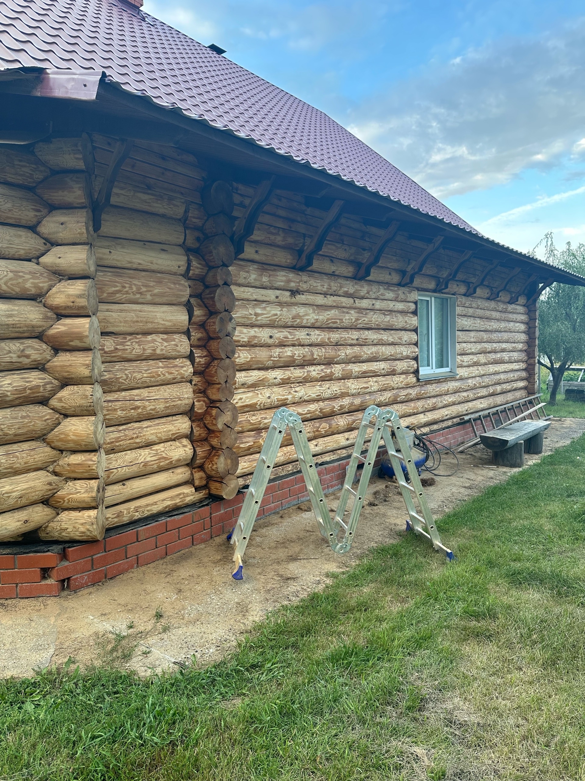 Шлифовка и покраска деревянного дома в Кирове